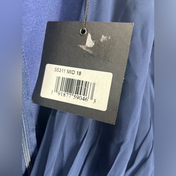 IEENA FOR MAC DUGGAL 55311 NWT
Faux Wrap Illusion Long Sleeve Tiered Gown - Picture 6 of 6